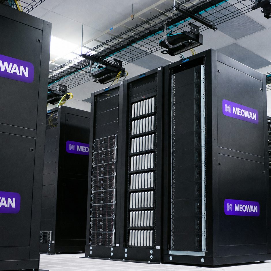 MEOWAN-branded server racks in a machine room